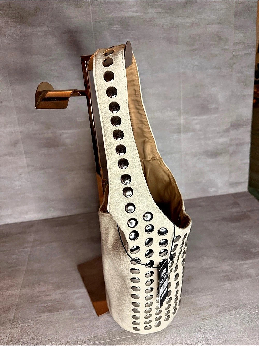 Madden NYC Studded Bucket Shoulder Bag White NWT - Picture 3 of 12